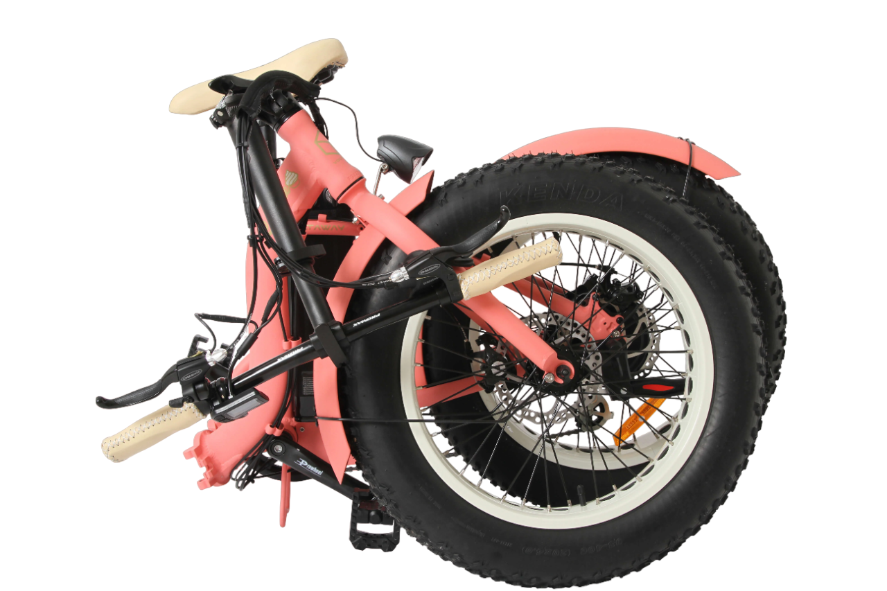 roze-opgevouwen-fatbike-genaamd-voltaway-gooseneck-met-vrouwelijke-eigenschappen,-gefotografeerd-vanaf-de-zijkant